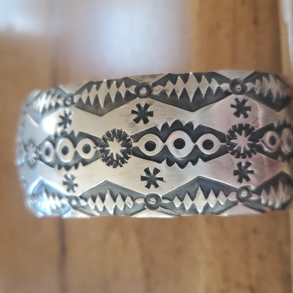 Sterling Silver Cuff. - Picture 2 of 3